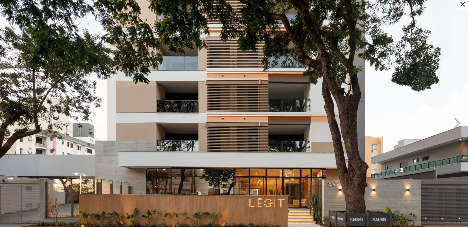 Fachada do Légit by Plaenge na Avenida Paissandú